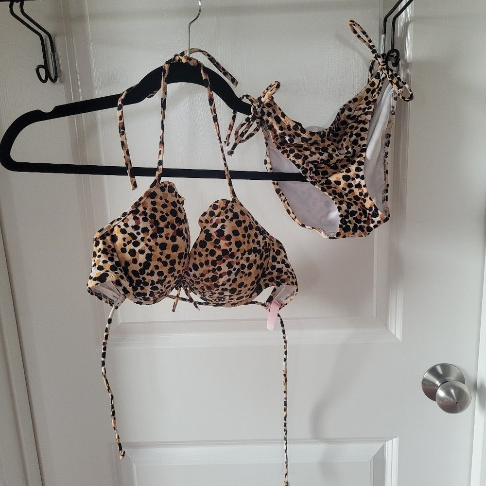2-piece Victoria Secret bathing suit 34C top
